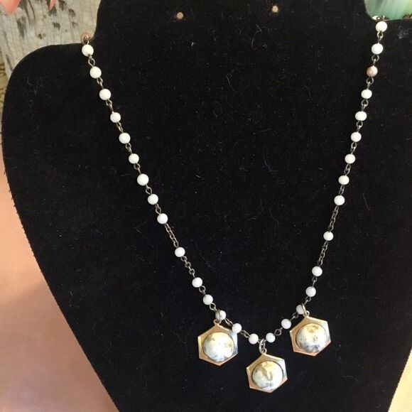 Antiqued Goldtone & White Bead Bracelet - Picture 5 of 5